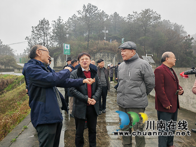 現(xiàn)場交流詩詞楹聯(lián)村工作（曾佐然攝）.jpg