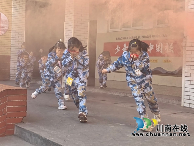 筑牢安全防線，守護(hù)平安校園｜瀘縣嘉明小學(xué)開展消防應(yīng)急疏散演練活動(dòng)