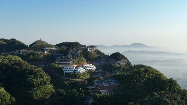 我們頂峰見！今天，一起登頂龍卦山