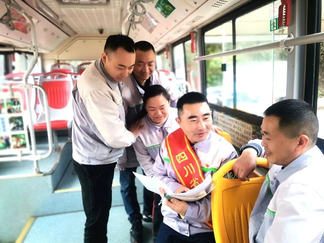 瀘州公交集團(tuán)公交車長(zhǎng)熊建軍榮獲市關(guān)工委“五老”宣講活動(dòng)優(yōu)秀宣講員榮譽(yù)