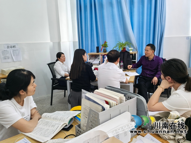 化學(xué)備課組.jpg