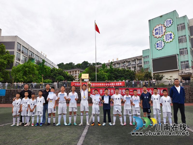 奪冠合影.jpg