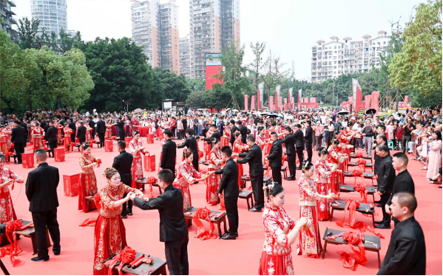 瀘州全城熱戀！48對新人免費集體婚禮招募中！