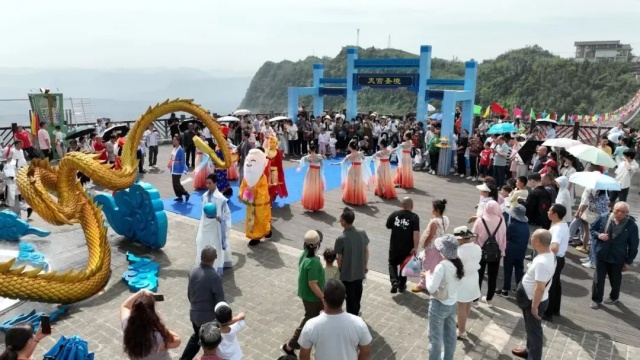 白天熱鬧到晚上！今年“五一”來瀘州的你們太會耍，網(wǎng)友：看饞了！