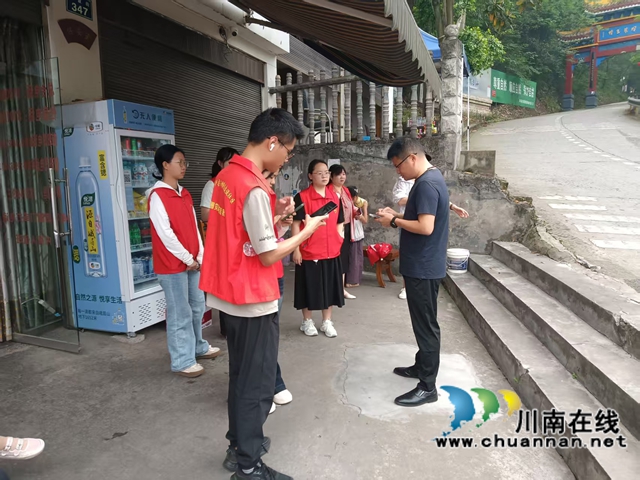 瀘縣玉蟾街道朝陽社區(qū)志愿者“五一”助力家鄉(xiāng)文旅