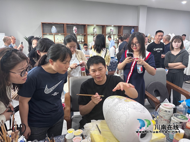 同頻聚慧，攜手共研｜納溪區(qū)劉曉湖美術(shù)名師工作室赴合江縣舉行聯(lián)合研修活動(dòng)