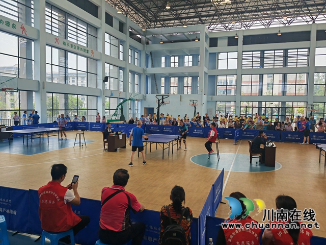 瀘州市第七屆老年人運(yùn)動(dòng)會(huì)乒乓球比賽現(xiàn)場(chǎng)（曾佐然攝）.jpg