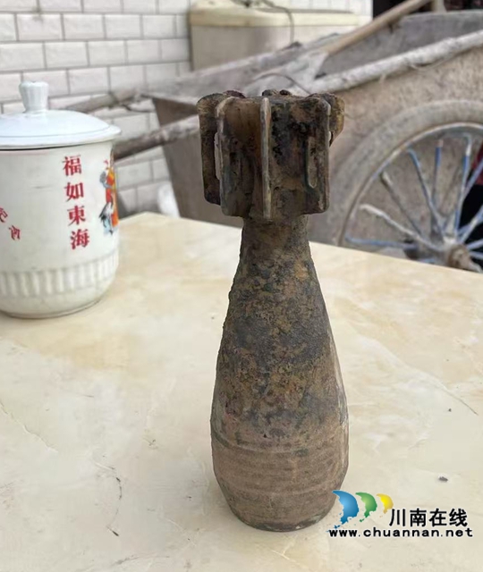 納溪：群眾田里挖出炸彈，民警迅速反應(yīng)安全處置