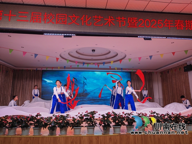 學生表演舞蹈《乘風破浪》（曾佐然攝）.jpg