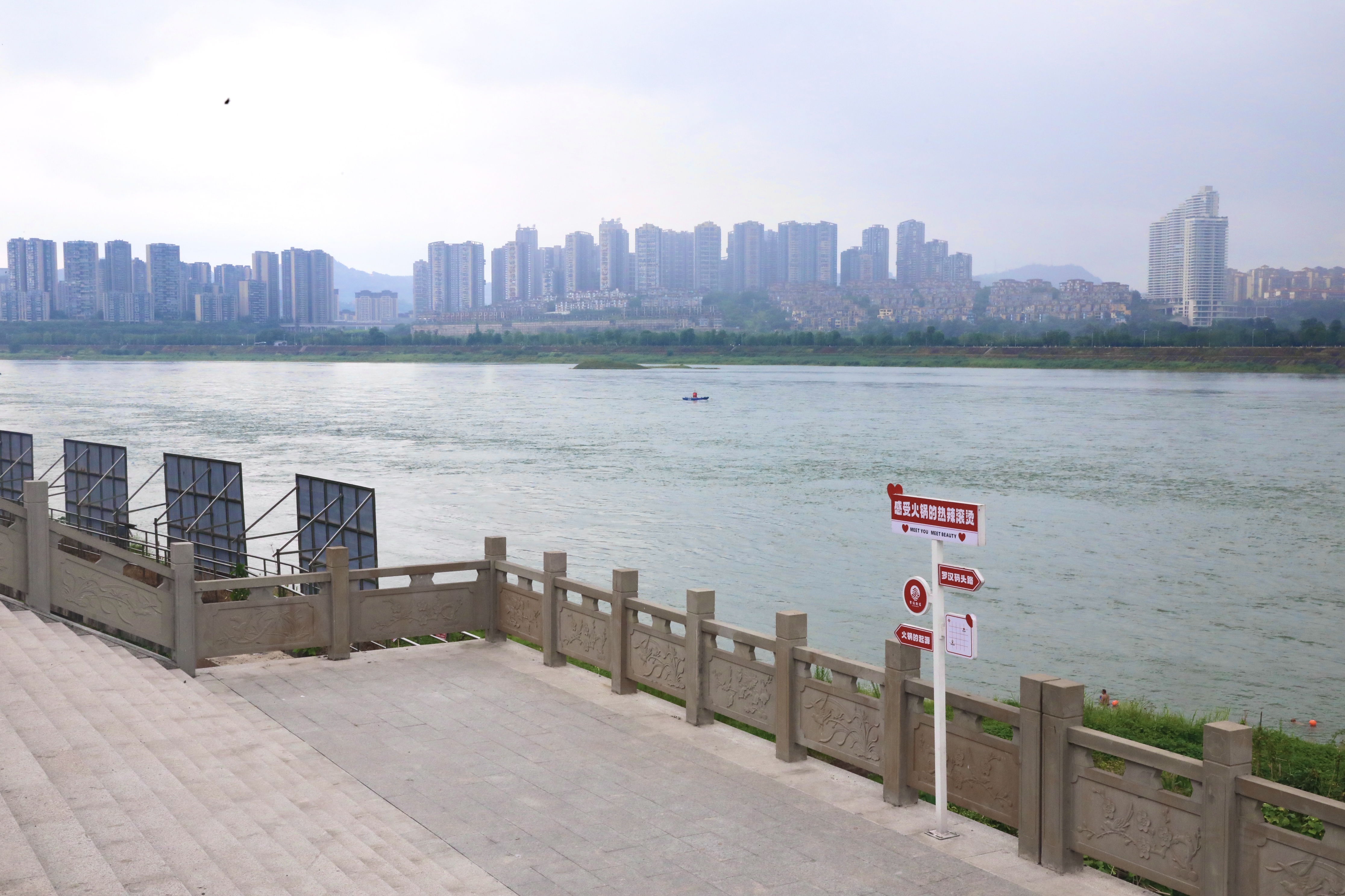 瀘州龍馬潭：工業(yè)風(fēng)邂逅碼頭浪漫 羅漢碼頭文旅街區(qū)煥新亮相