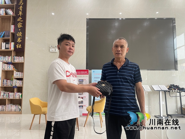 龍馬潭區(qū)魚塘街道：拾金不昧顯美德 流動黨員展風采