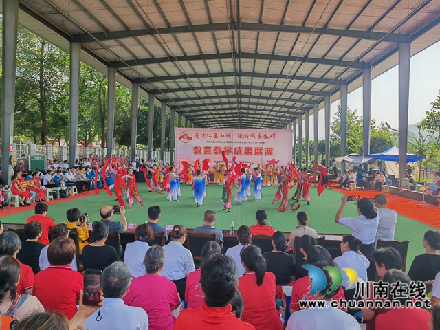 瀘縣紀(jì)念中國人民抗日戰(zhàn)爭勝利80周年暨瀘縣老年大學(xué)2025春期教育教學(xué)成果展演（曾佐然攝）.jpg