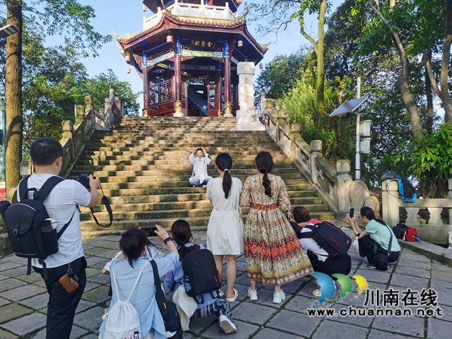 采風(fēng)現(xiàn)場（李云虎攝）.jpg