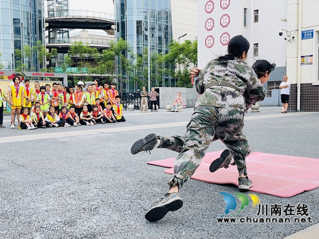 格斗表演（龍洪艷攝）.jpg