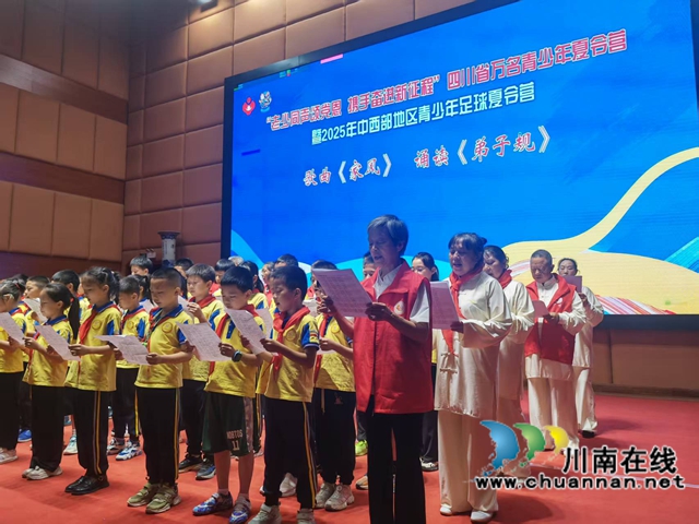 老少同唱《家風(fēng)》歌（曾佐然攝）.jpg