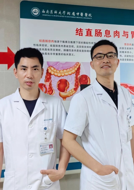 西南醫(yī)大中醫(yī)院肛腸科兩名見多識廣的帥哥醫(yī)生來了！