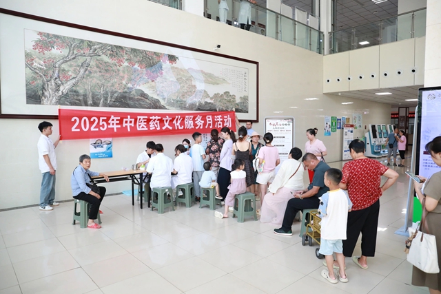 合江縣中醫(yī)醫(yī)院：政協(xié)委員助力三伏貼惠民活動