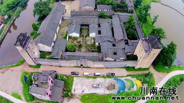 清風(fēng)古鎮(zhèn)·鐵骨忠心——瀘縣屈氏莊園全景.jpg