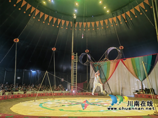 走鋼絲（曾佐然攝）.jpg