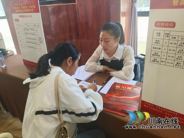 填寫意向書（趙銘巧攝）.jpg