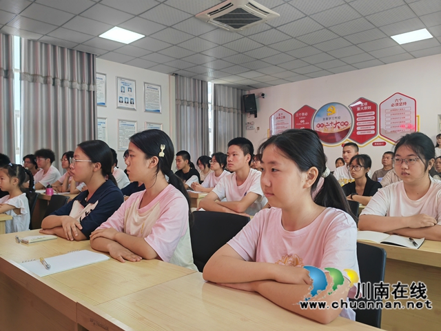 認(rèn)真聽講的孩子們（曾佐然攝）.jpg