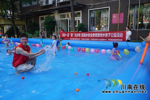 戲水1（劉孝春攝）.jpg