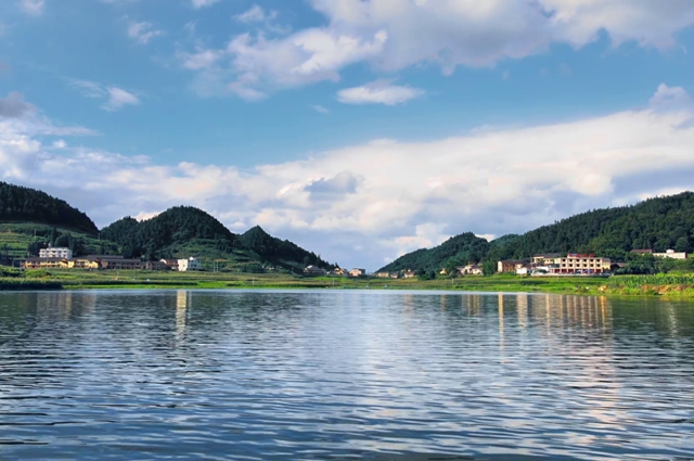 一頭扎進(jìn)瀘州，去過20℃+的夏天