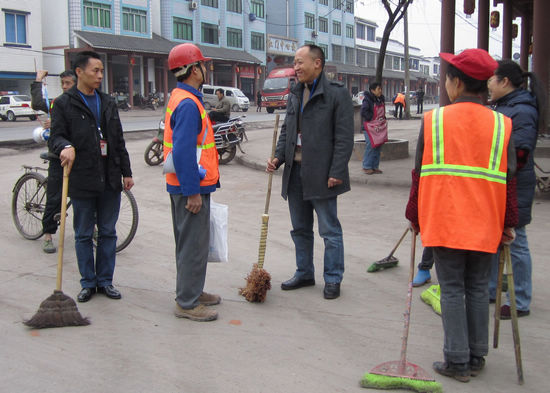 江門鎮(zhèn)：鎮(zhèn)長走進清潔工 環(huán)境治理上下零距