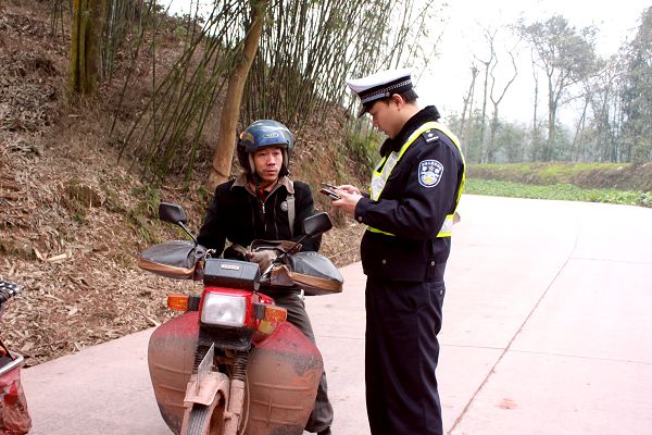 敘永重拳整治摩托車(chē)違法行駛(圖1)