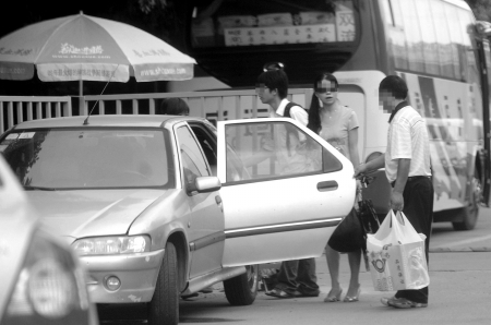 宜賓擬開(kāi)通城際包車(chē)應(yīng)對(duì)上百輛"黑車(chē)"(圖2)