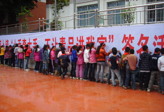 落卜鎮(zhèn)中心小學(xué)開展禁毒宣傳(圖3)