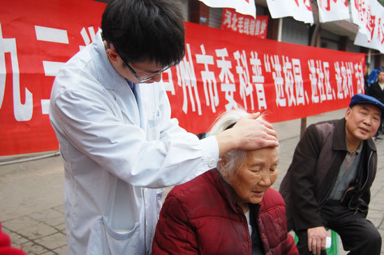 九三學(xué)社瀘州市委科普“三進(jìn)”活動進(jìn)社區(qū)(圖2)
