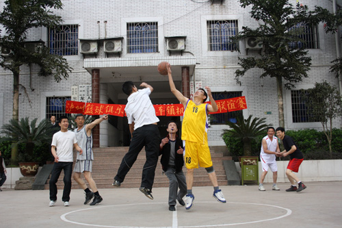 龍車鎮(zhèn)：籃球聯(lián)誼賽倡導(dǎo)健身運動(圖1)