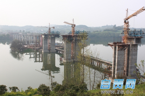 成自瀘赤高速路黃泥灘大橋建設高速推進(圖1)