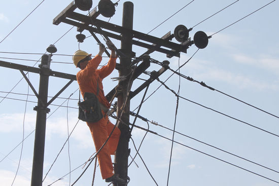 敘永馬嶺鎮(zhèn)：28小時搶修線路保供電(圖1)