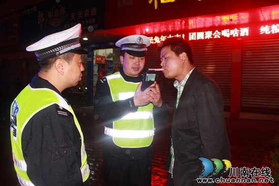 敘永公安交警強化措施  突出重點  嚴查酒后駕駛(圖2)