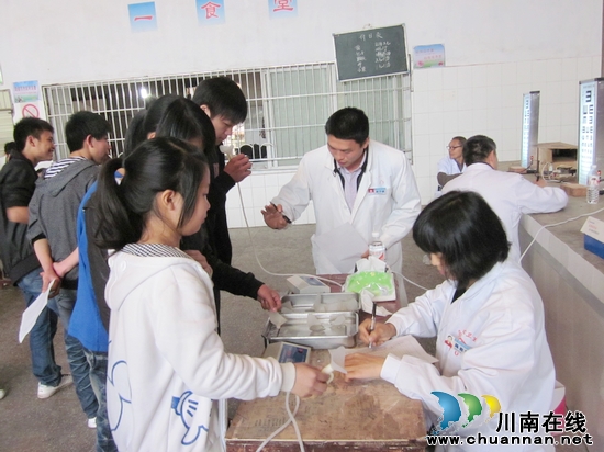 馬嶺鎮(zhèn)6000中小學(xué)生享受免費健康體檢(圖1)