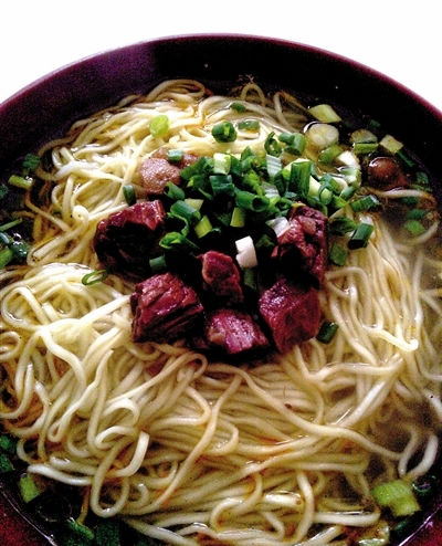 記者走訪(fǎng) 牛肉面的"瘋狂瘦身"(圖1)