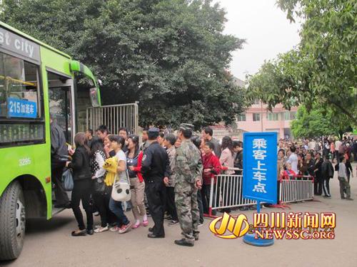 清明掃墓 瀘州南壽山墓園平安渡過祭掃高峰(圖2)