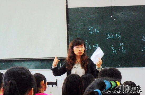 九支中學(xué)新語(yǔ)文學(xué)社為小詩(shī)人講創(chuàng)作(圖2)