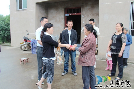 牛灘鎮(zhèn)：村企結(jié)對(duì) 扶貧幫困慰人心(圖2)