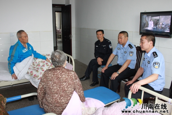 敘永交警：關(guān)愛(ài)老民警 奏響警民和諧一家親新曲調(diào)(圖2)