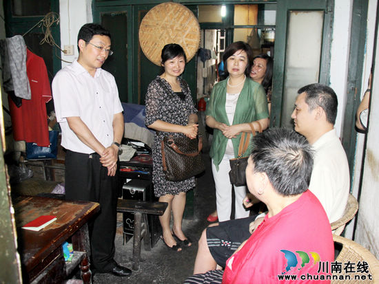 瀘醫(yī)附院開展“七一”為民服務(wù)黨員義診慰問活動(圖2)