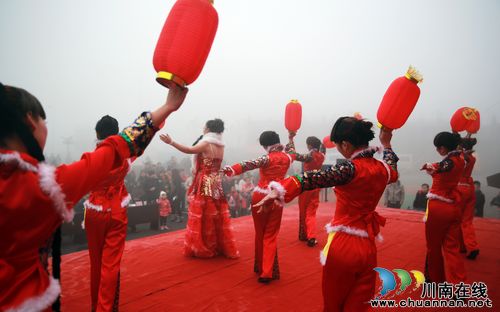 送溫暖瀘州：新春文化下基層迎新年（圖）(圖3)