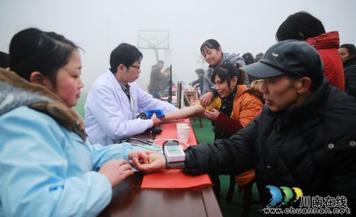 送溫暖瀘州：新春文化下基層迎新年（圖）(圖8)