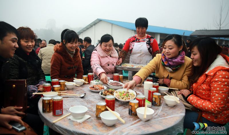 年味濃瀘州：專合社農(nóng)民歡聚“團年宴”(圖)(圖3)