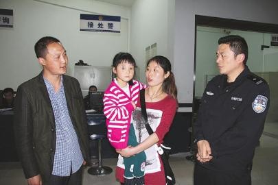 壞爸爸設(shè)計(jì) 4歲男孩“拐走”小女孩(圖1)