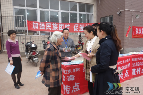 張壩景區(qū)：開展街頭法制集中宣傳大型活動(dòng)(圖2)