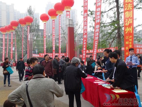 華陽街道：充分利用宣傳平臺，積極推進法制街道建設(圖1)