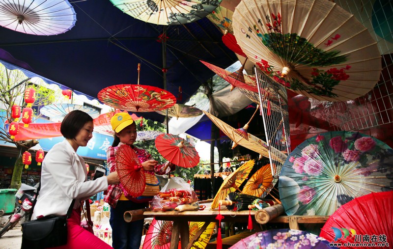 瀘州：國(guó)家"非遺"傳承 分水油紙傘"進(jìn)入生活"(圖8)